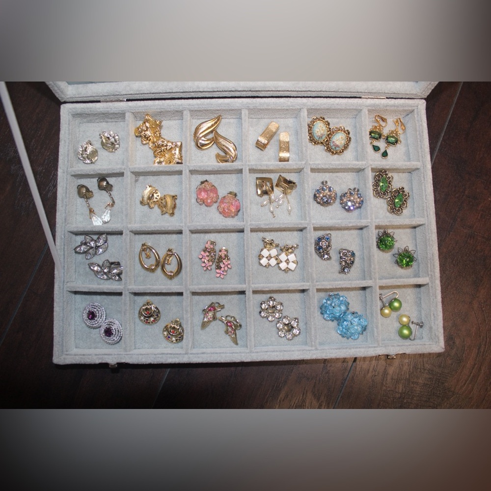 Vintage Jewelry Set - Picture 5 of 11